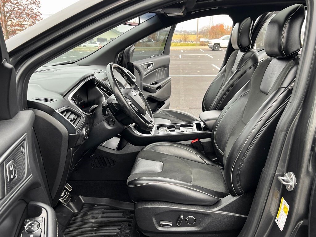 2019 Ford Edge ST photo 2