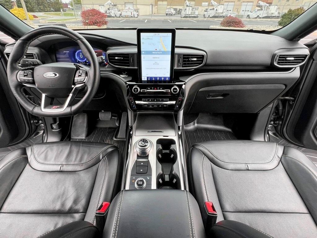 2022 Ford Explorer ST photo 2