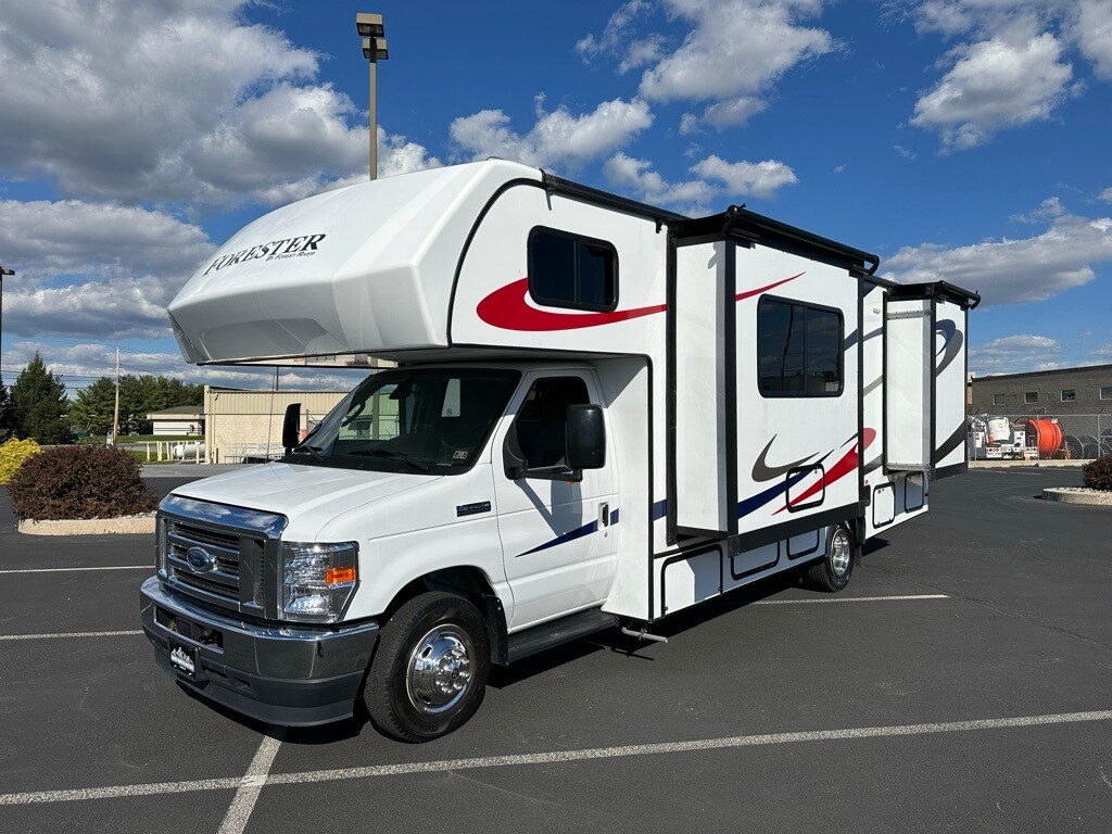 2022 Ford E-450 photo 2