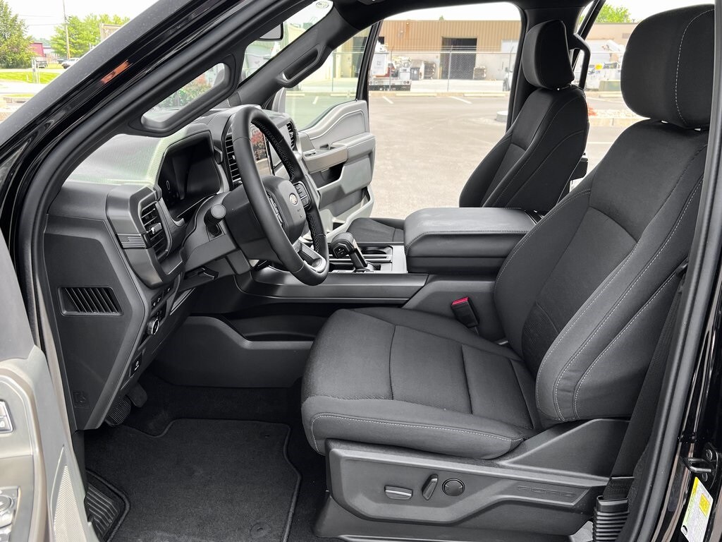 2024 Ford F-150 XLT photo 2