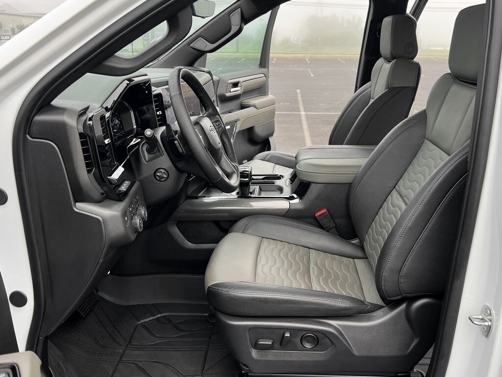 2024 Chevrolet Silverado 1500 ZR2 photo 2