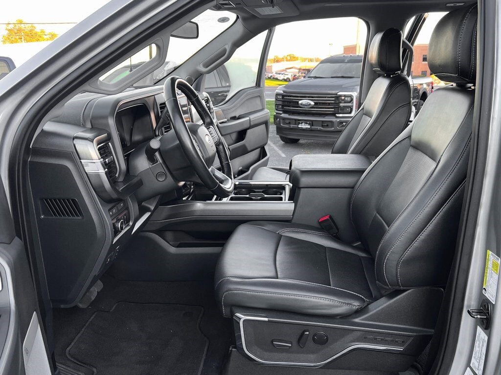 2023 Ford F-350 photo 2