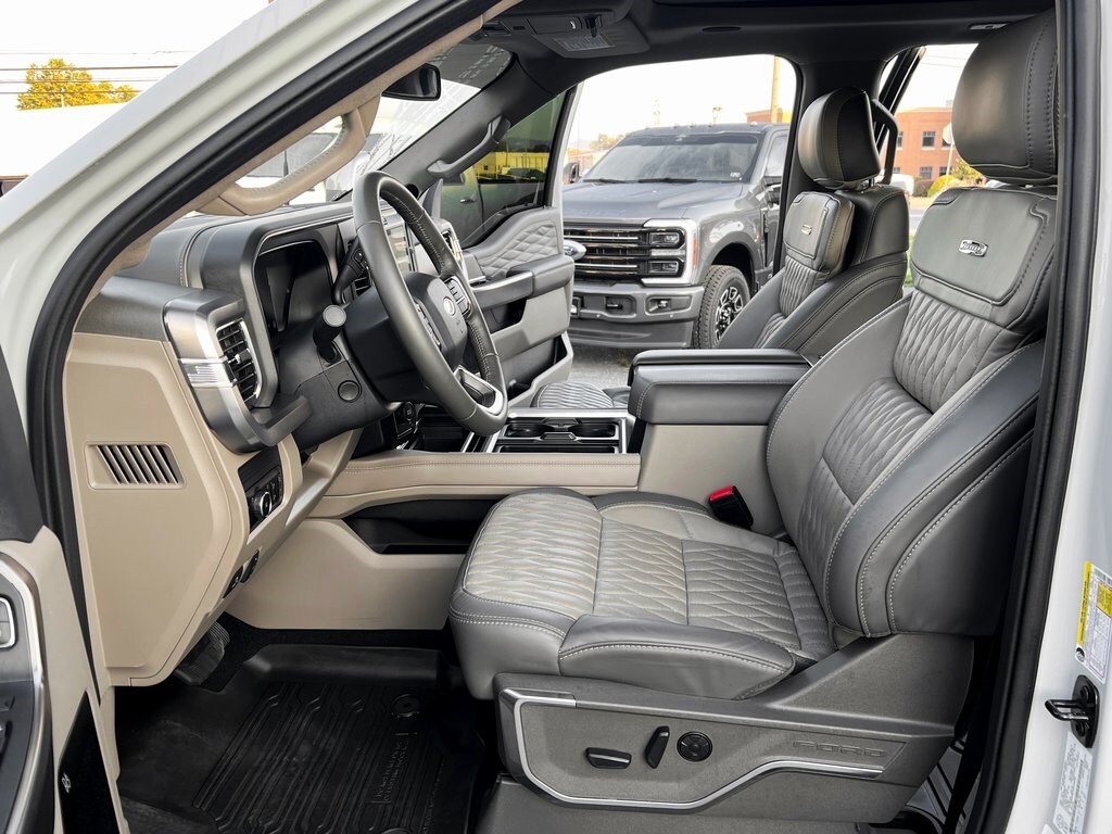 2025 Ford F-450 photo 2