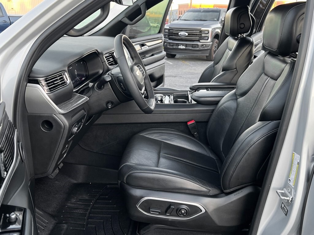 2022 Jeep Wagoneer Series II photo 2