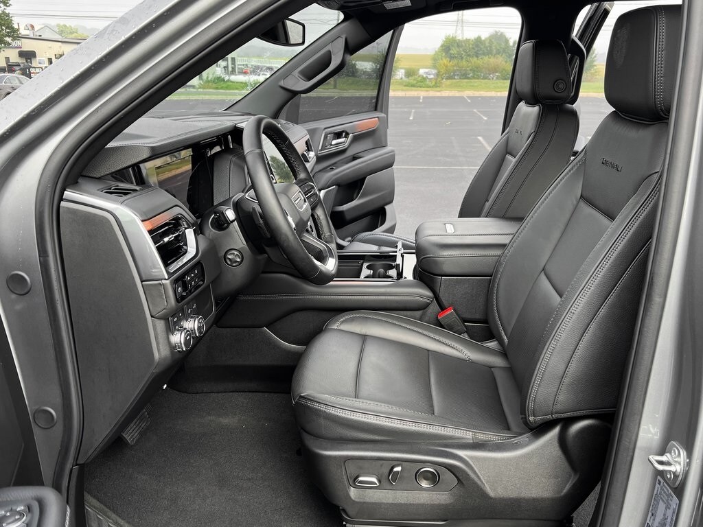 2025 Gmc Yukon Denali photo 2