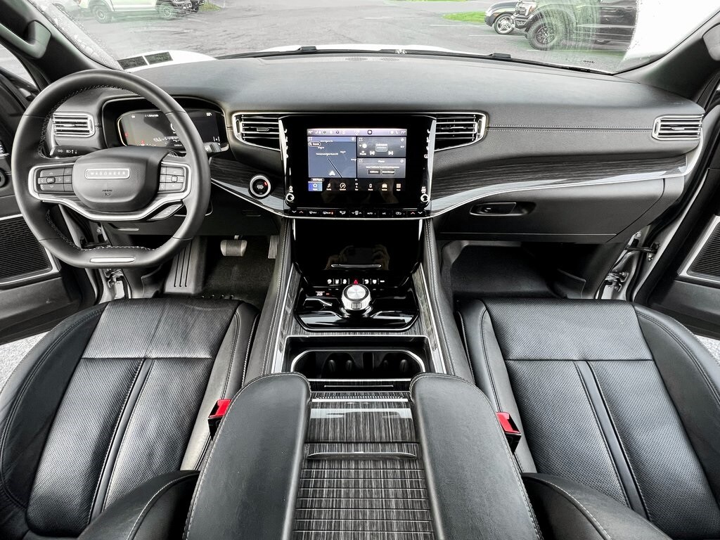 2022 Jeep Wagoneer Series II photo 3