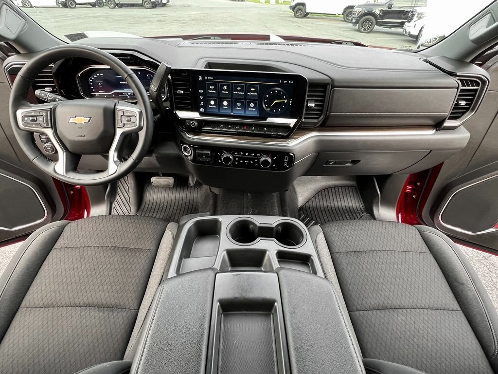 2023 Chevrolet Silverado 1500 LT photo 3