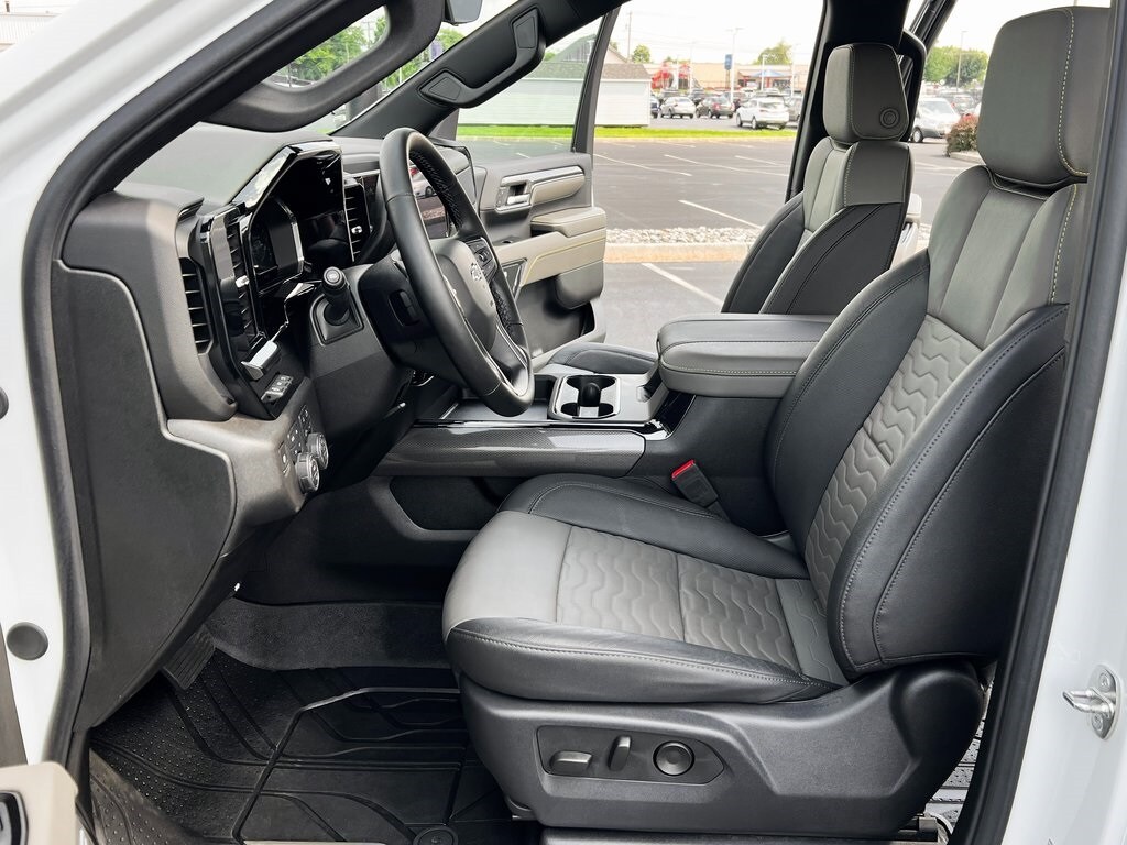 2024 Chevrolet Silverado 2500HD ZR2 photo 2