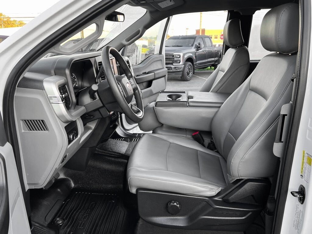 2023 Ford F-250 photo 2