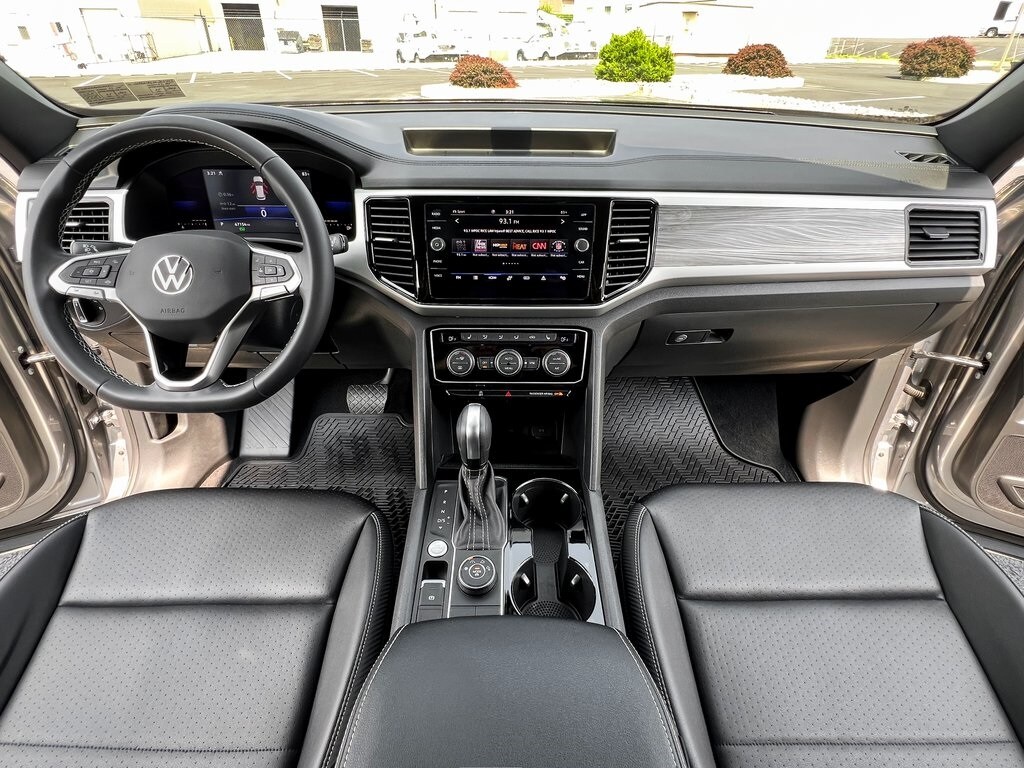2022 Volkswagen Atlas Cross Sport SE Technology photo 3