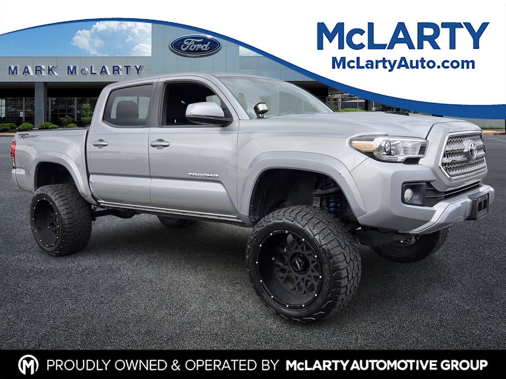 Used 2017 Toyota Tacoma  Truck Double Cab