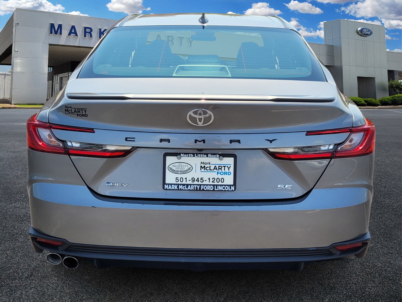 2025 Toyota Camry SE photo 3