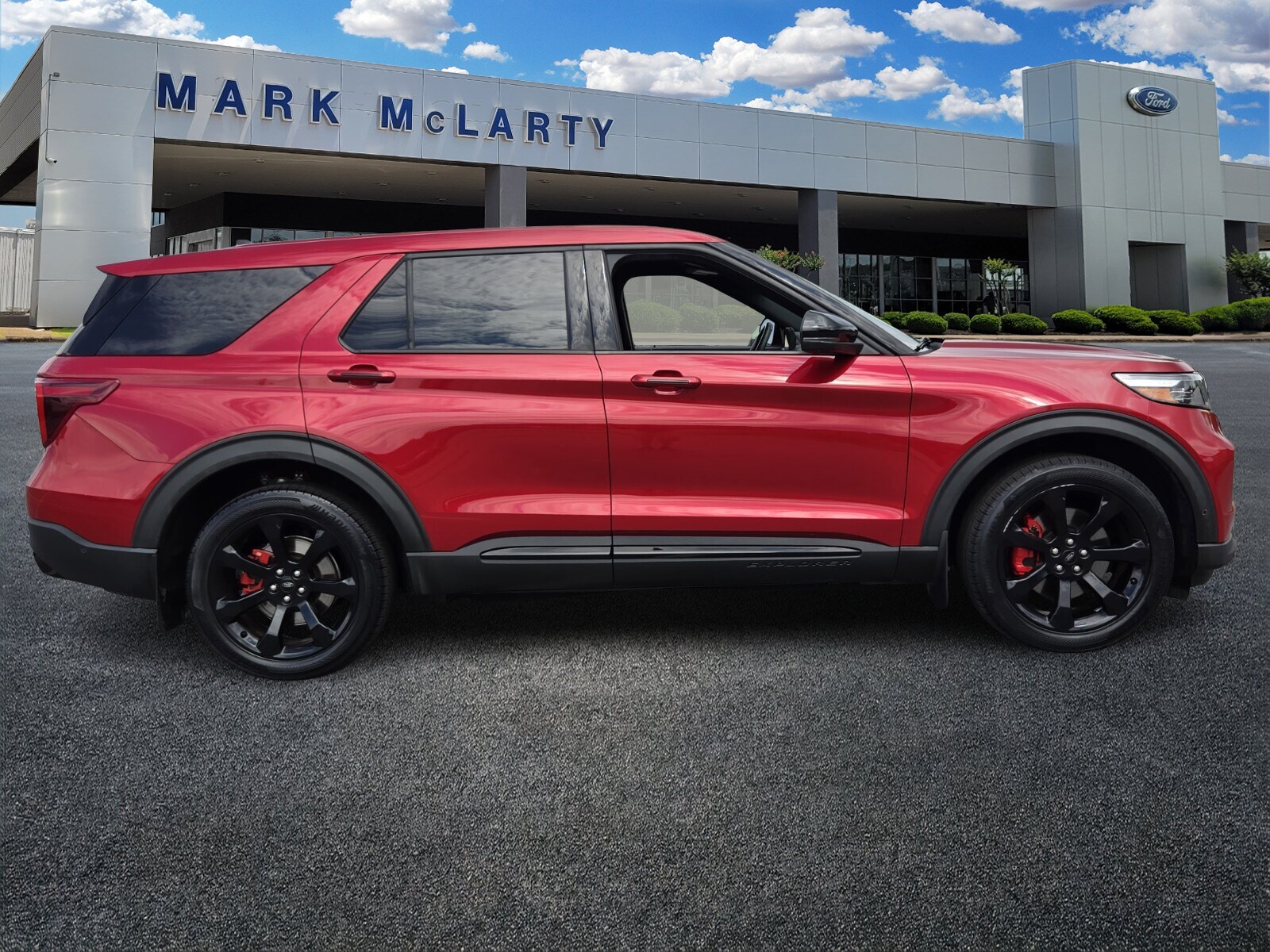 2022 Ford Explorer ST photo 2