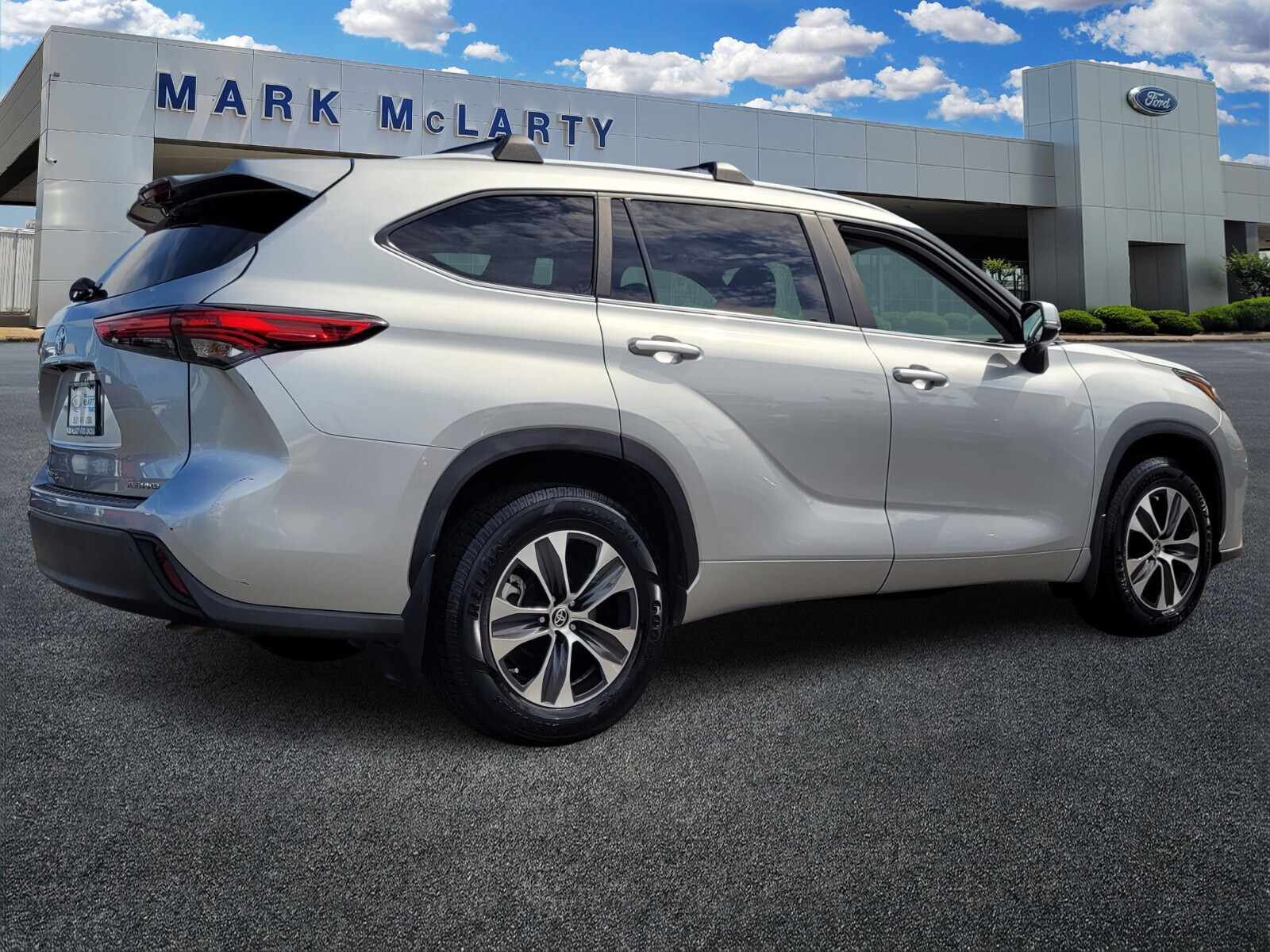 2023 Toyota Highlander XLE photo 3