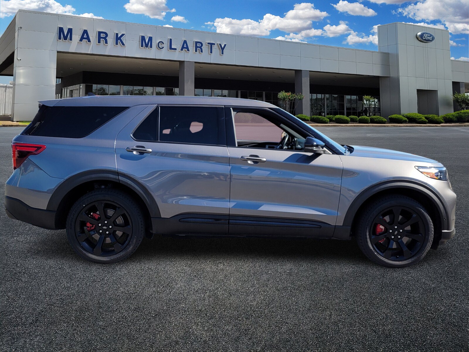2022 Ford Explorer ST photo 2