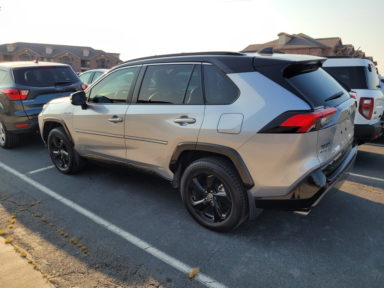 2021 Toyota RAV4 Hybrid XSE photo 4