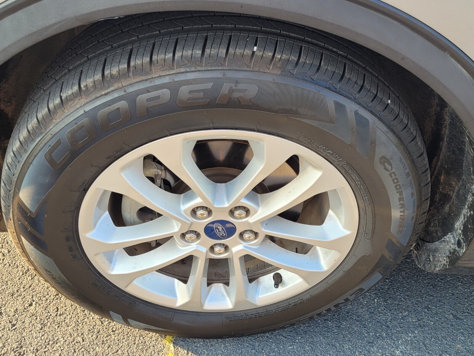2020 Ford Escape SE photo 2