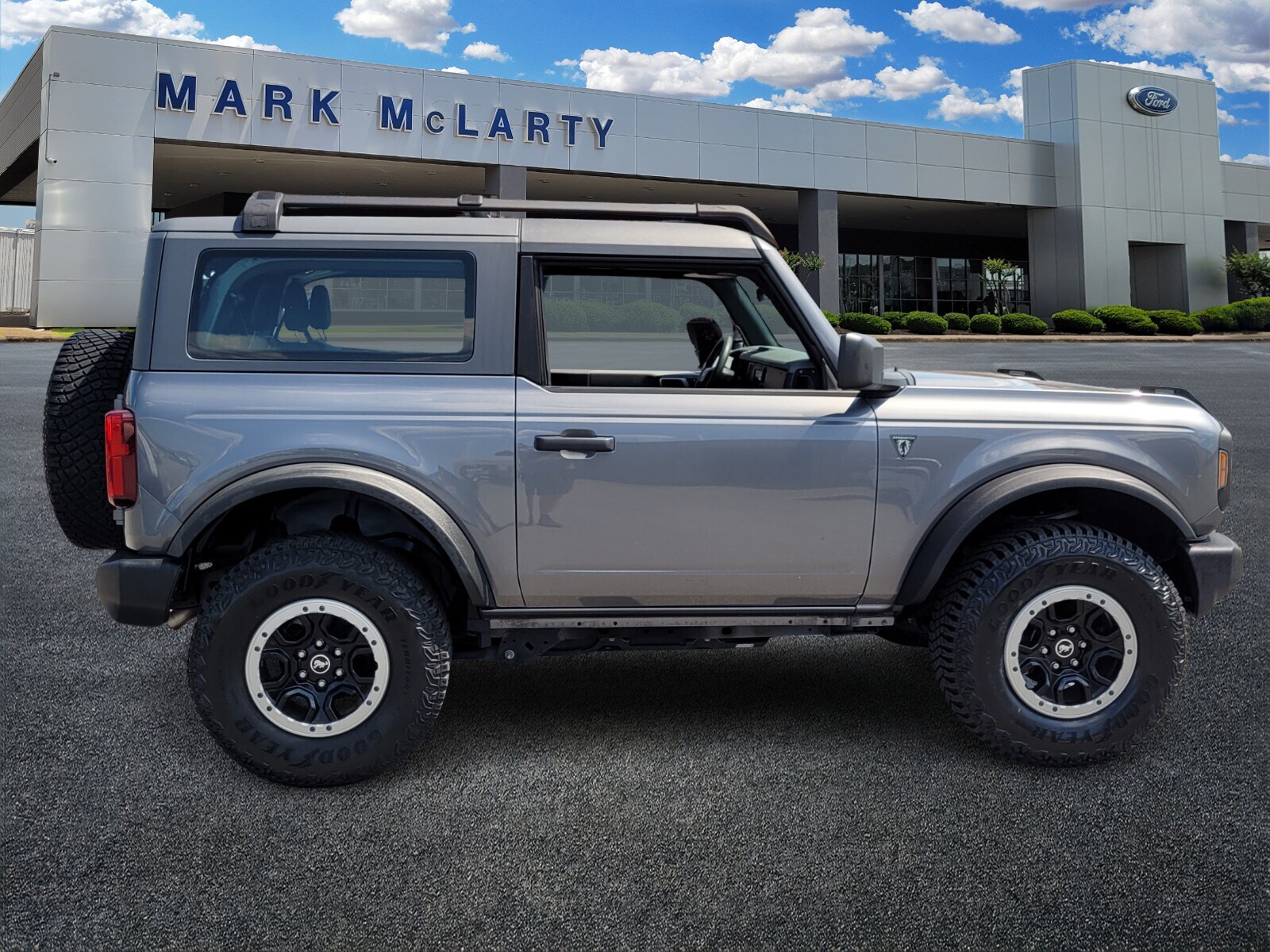 2021 Ford Bronco Base photo 2