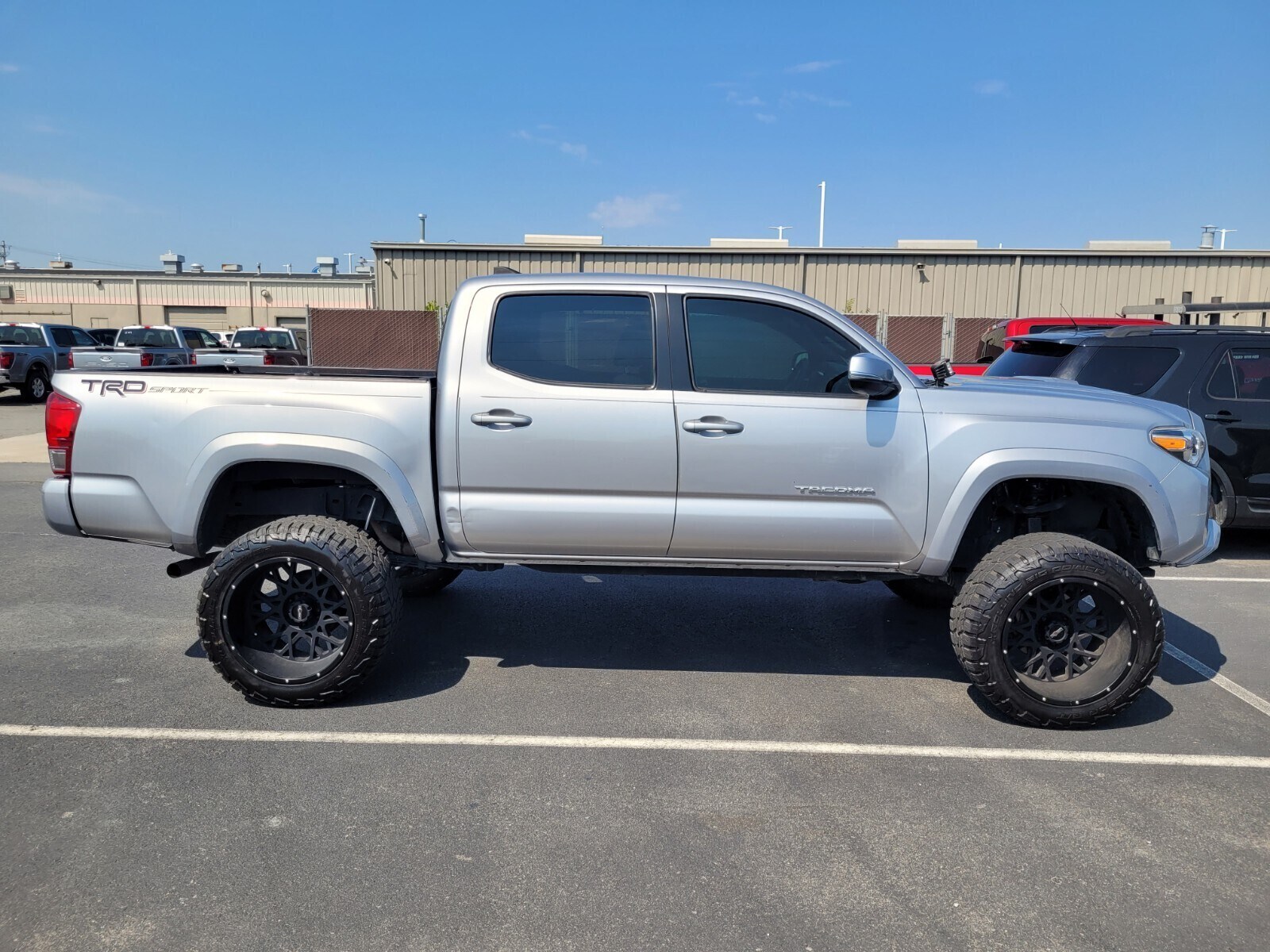 2017 Toyota Tacoma TRD Sport photo 2
