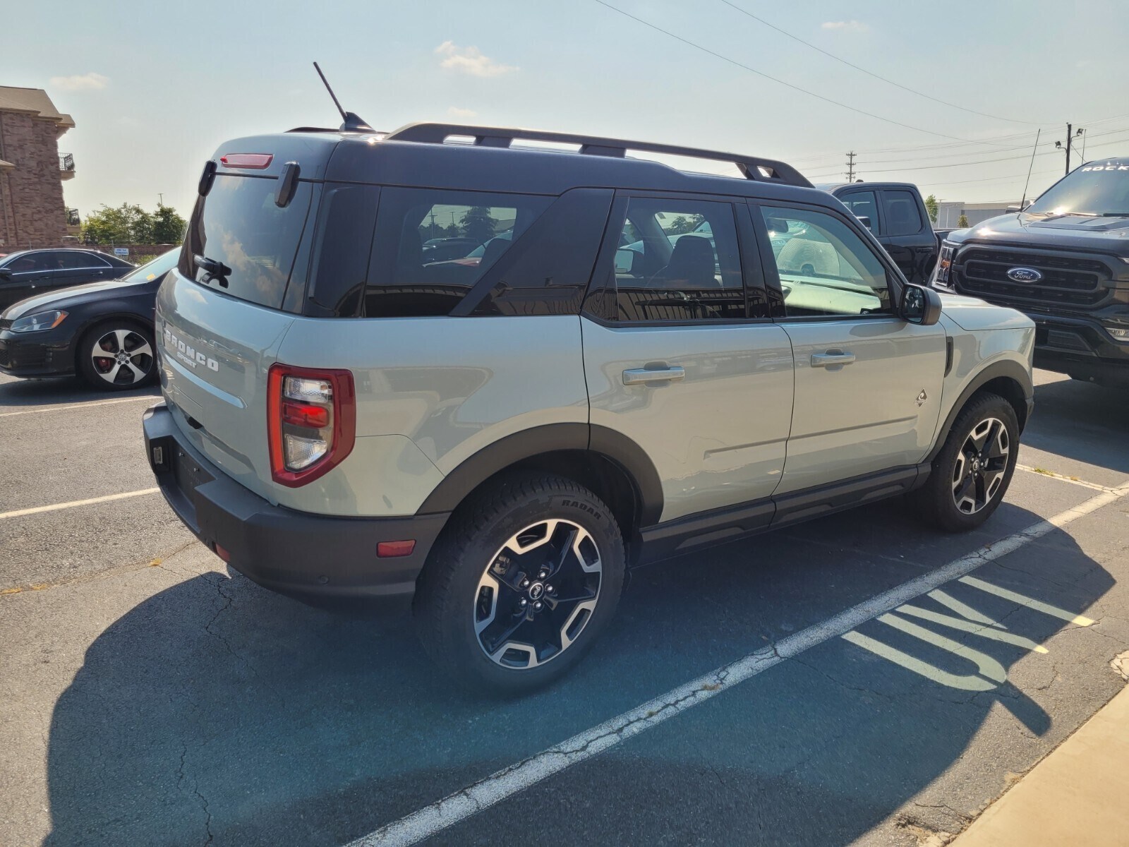 2023 Ford Bronco Sport Outer Banks photo 2
