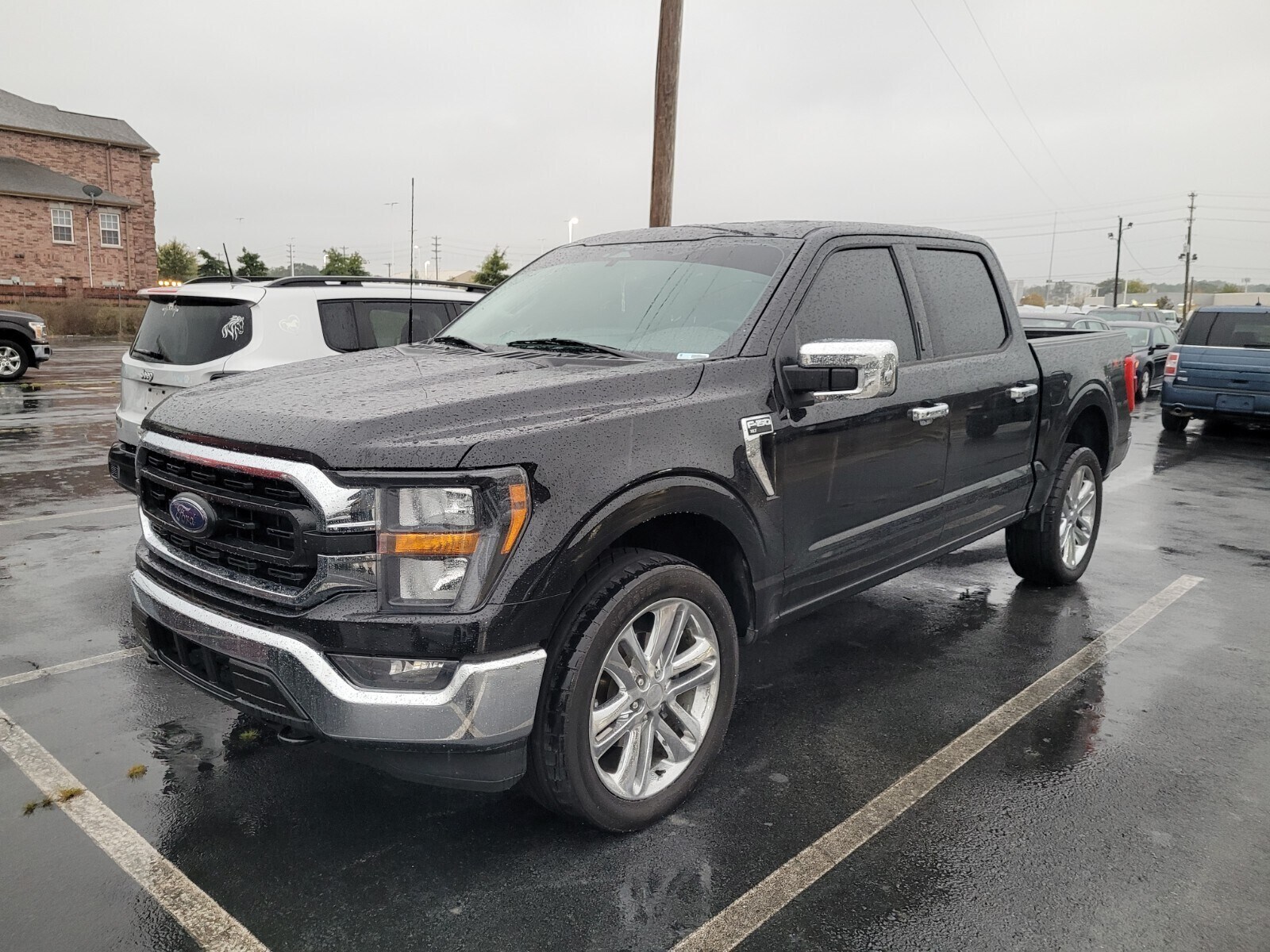2023 Ford F-150 XLT photo 2