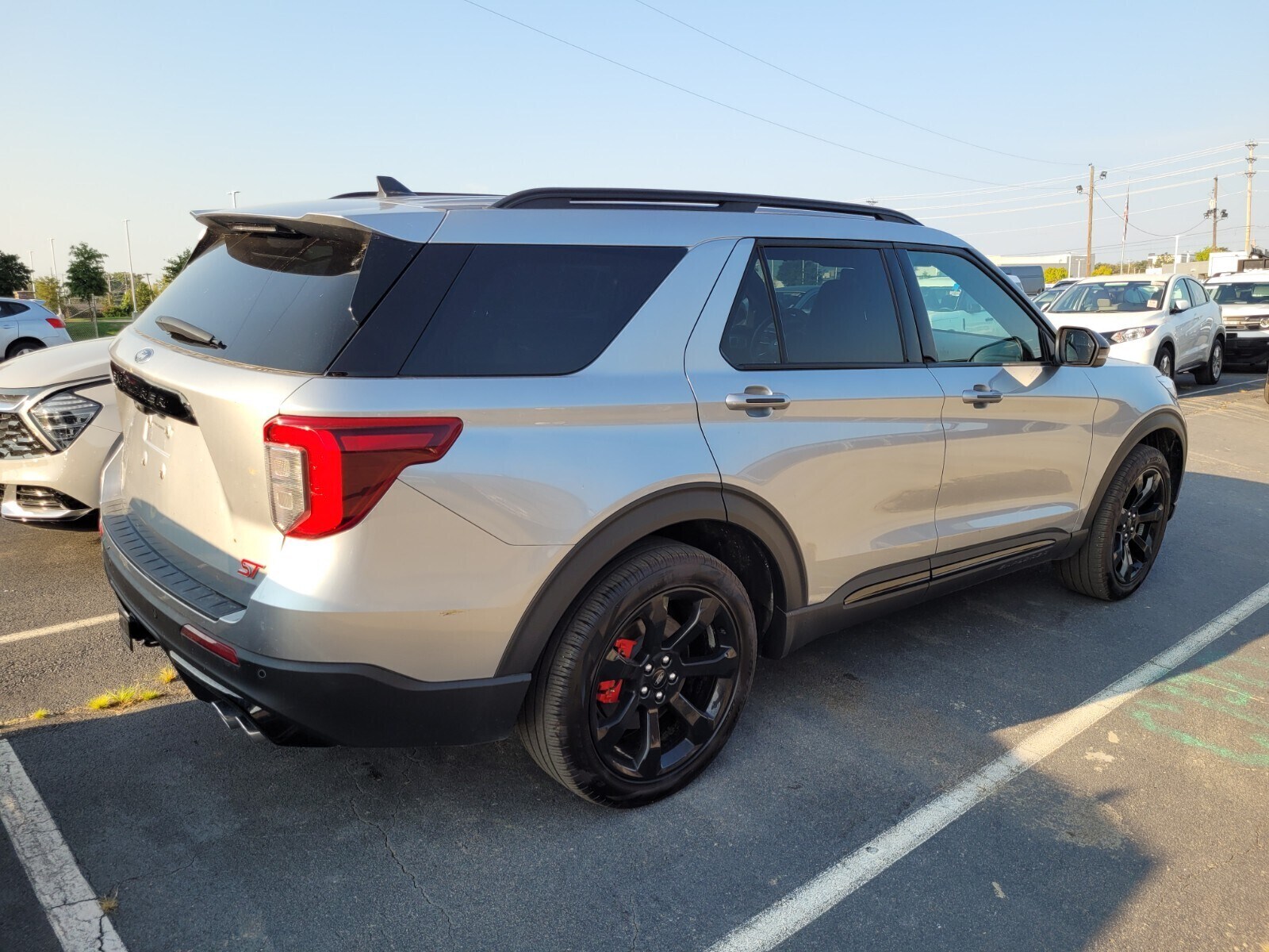 2023 Ford Explorer ST photo 3