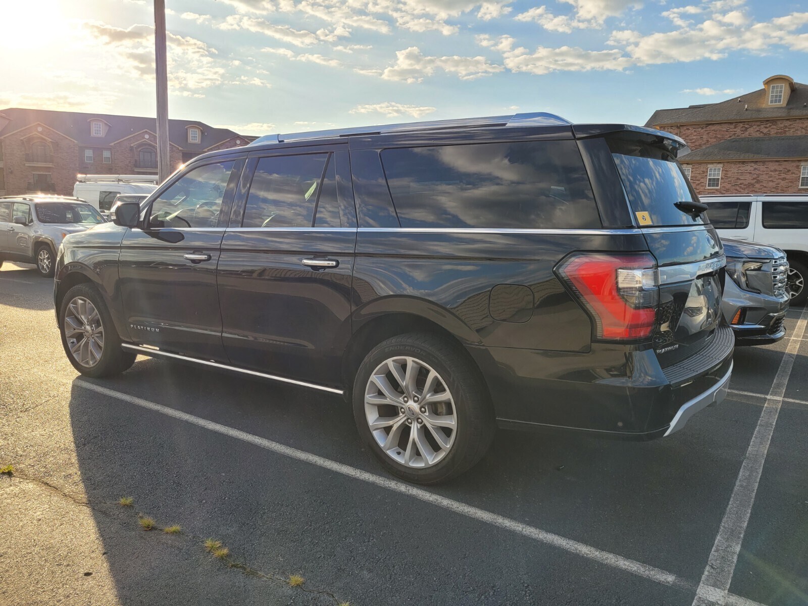 2019 Ford Expedition MAX Platinum photo 2