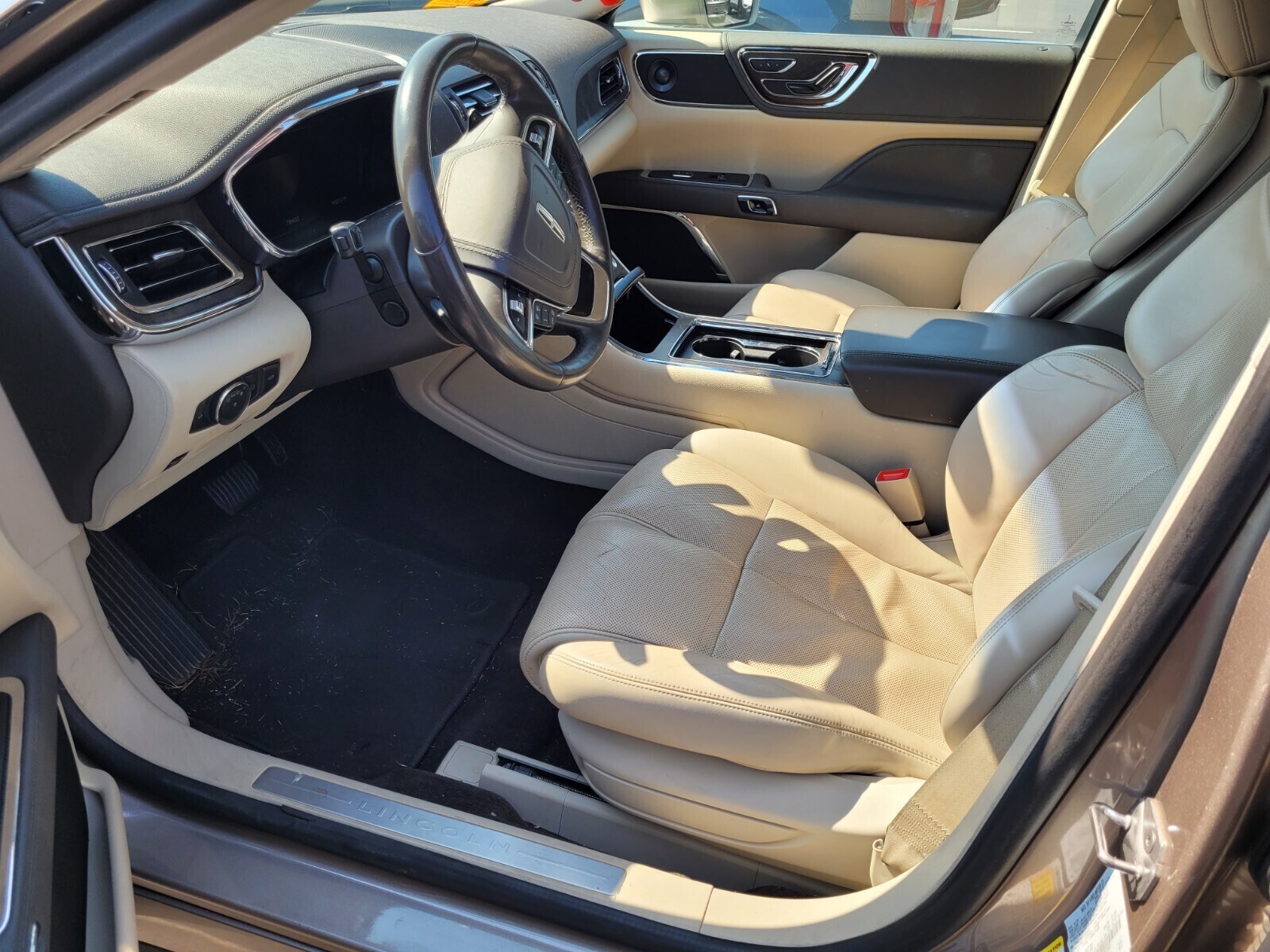2020 Lincoln Continental Standard photo 3