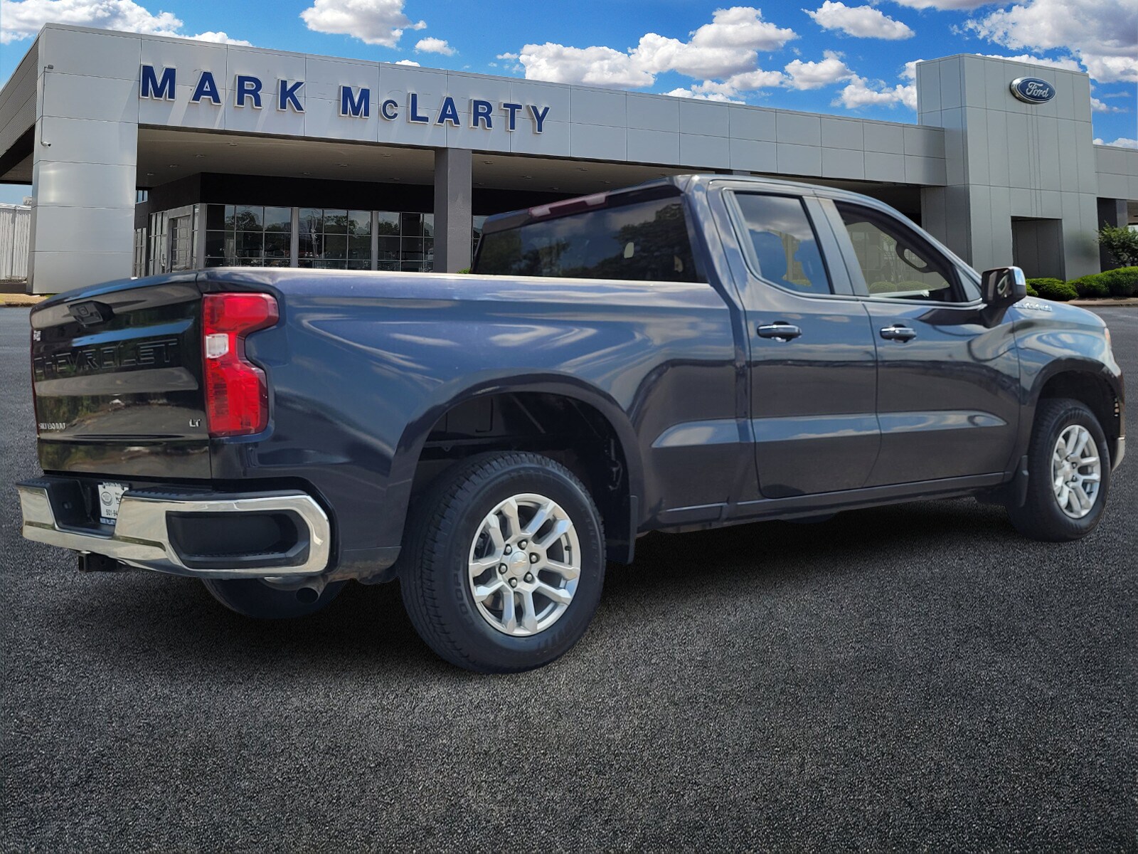 2023 Chevrolet Silverado 1500 LT photo 3