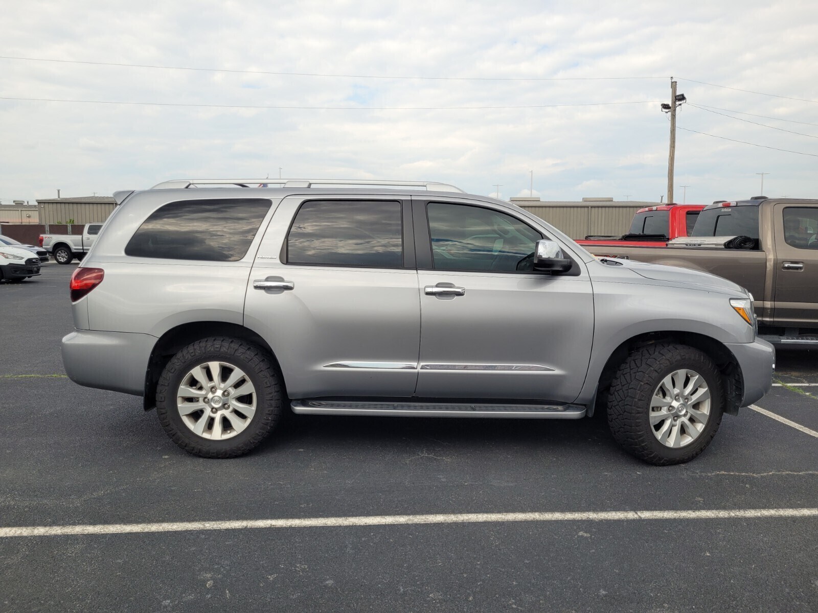 2018 Toyota Sequoia Platinum photo 2