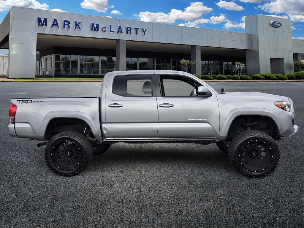 Used 2017 Toyota Tacoma  Truck Double Cab
