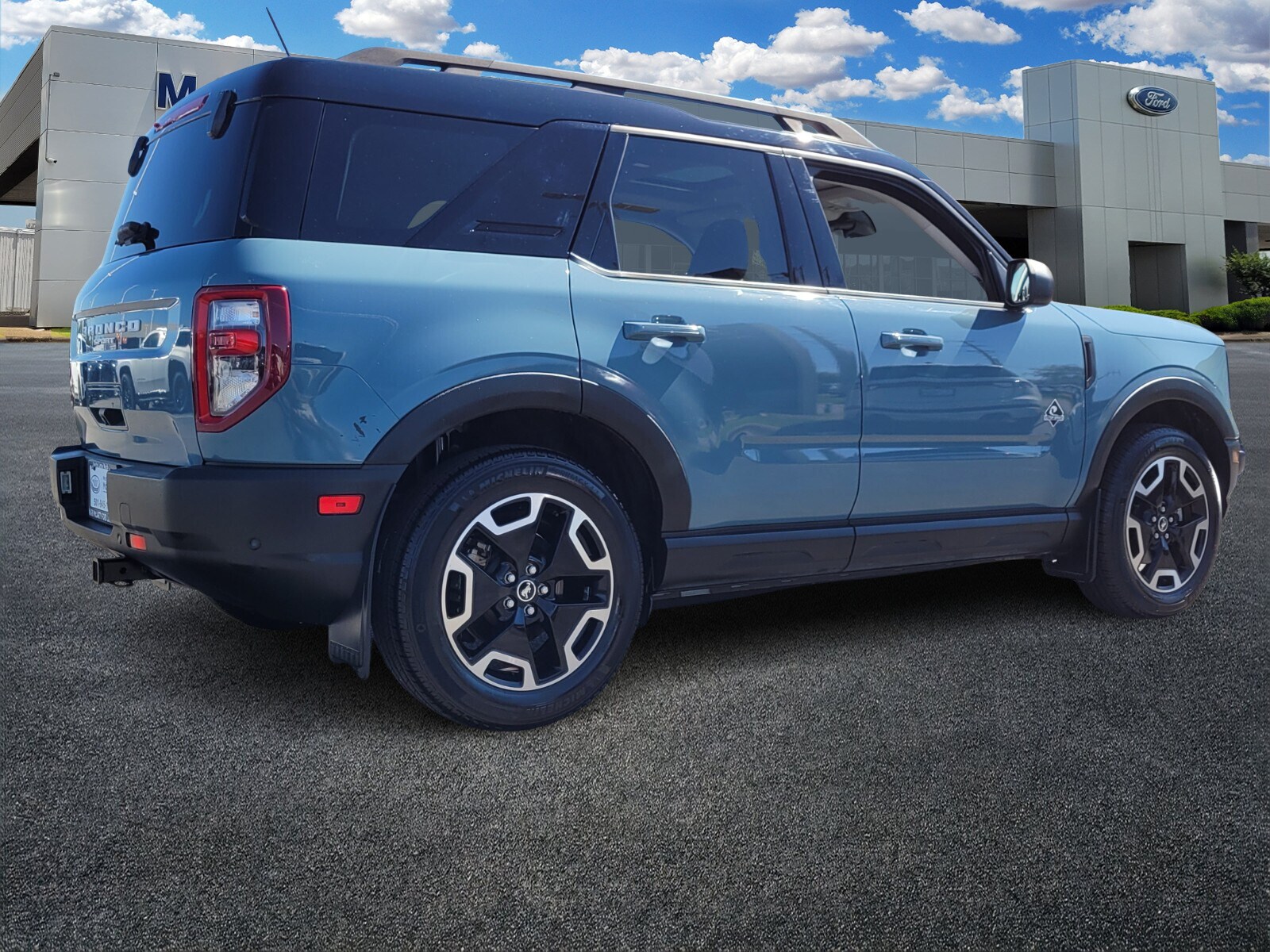 2022 Ford Bronco Sport Outer Banks photo 2