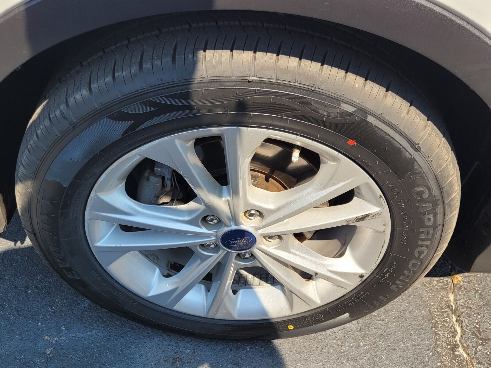 2018 Ford Escape SE photo 2