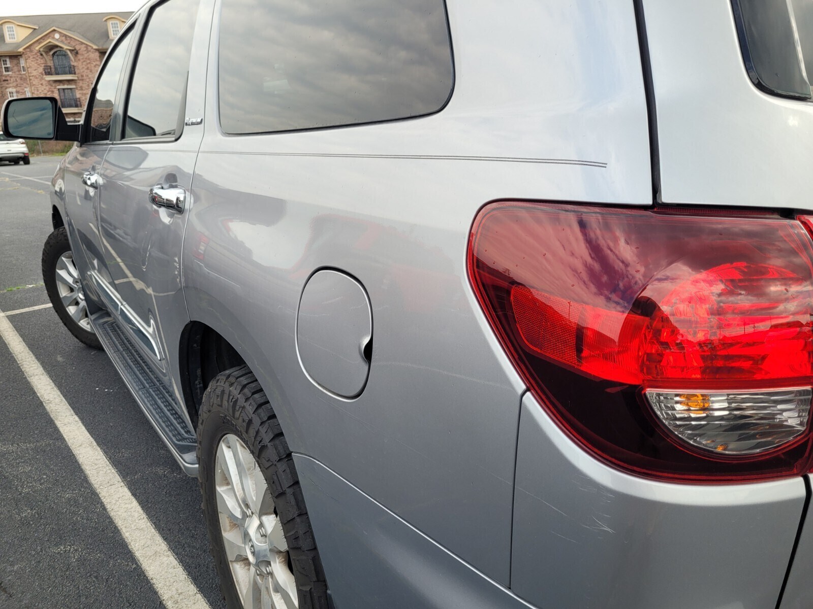 2018 Toyota Sequoia Platinum photo 4