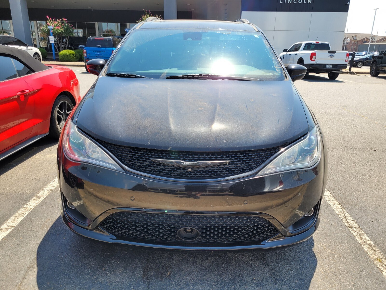 2019 Chrysler Pacifica Limited photo 2