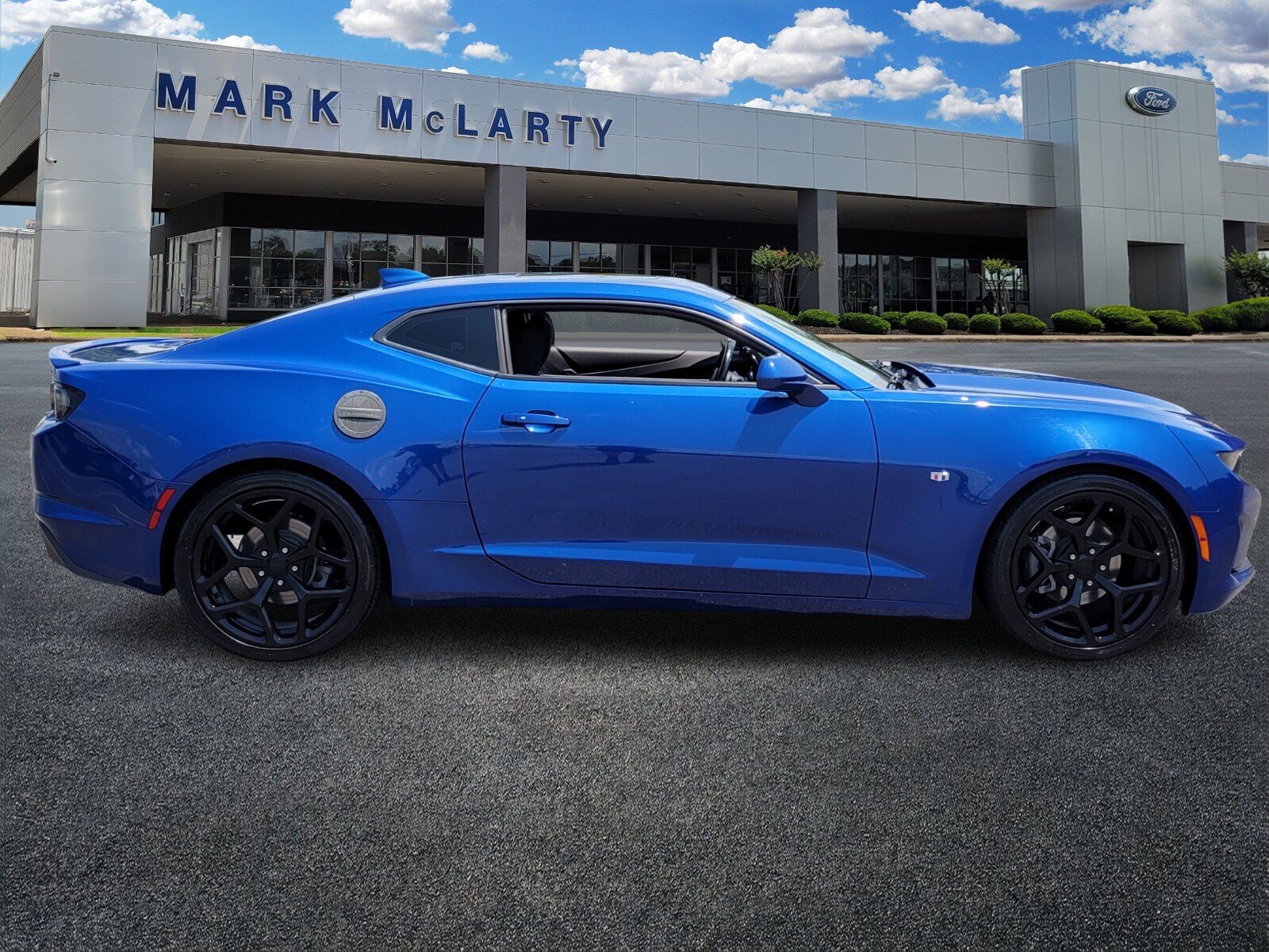 2021 Chevrolet Camaro 1LT photo 2