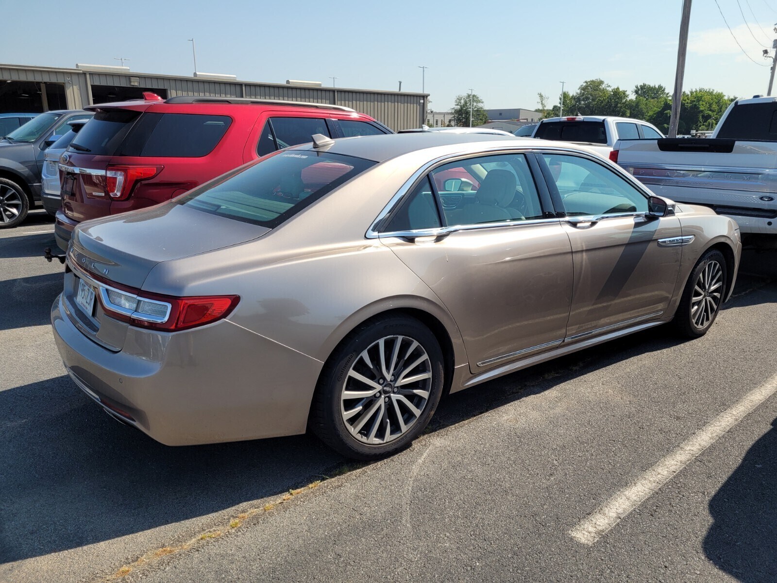 2020 Lincoln Continental Standard photo 2