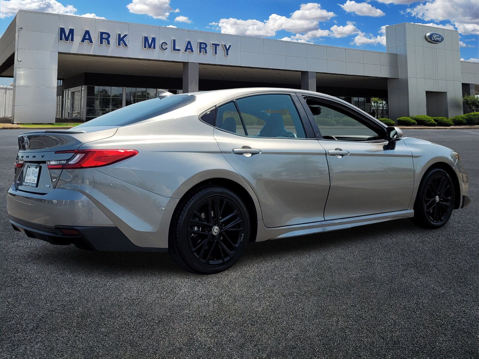 2025 Toyota Camry SE photo 2