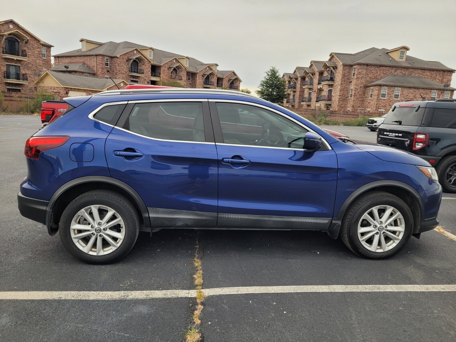 2019 Nissan Rogue Sport SV photo 2