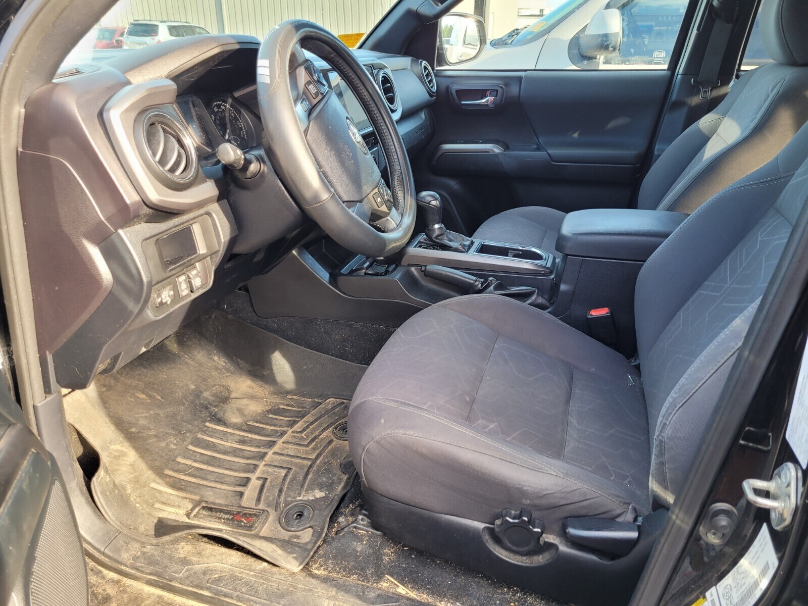 2017 Toyota Tacoma TRD Off-Road photo 2