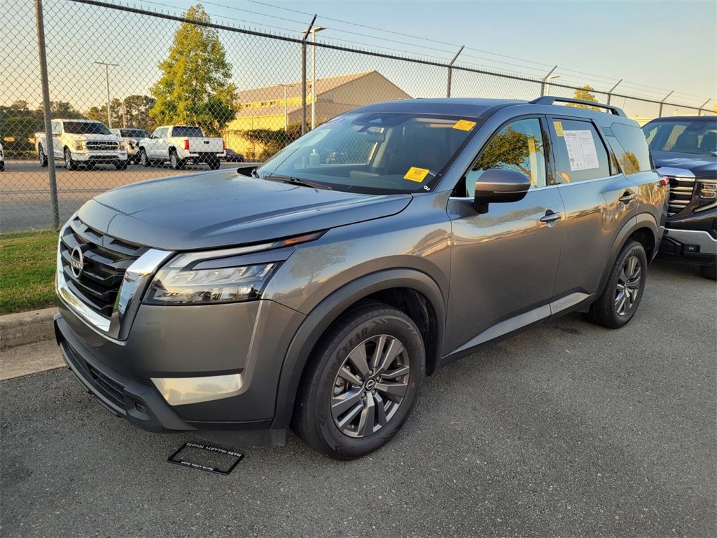 2023 Nissan Pathfinder SV photo 2