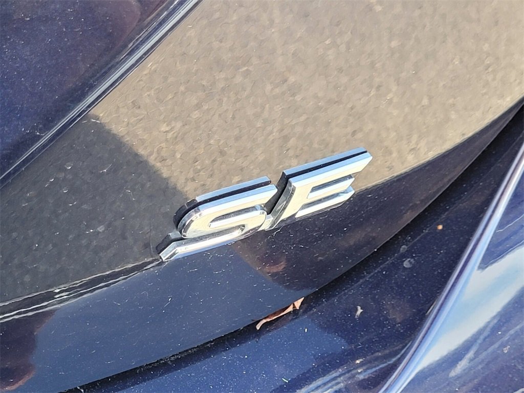 2021 Toyota Camry SE photo 3