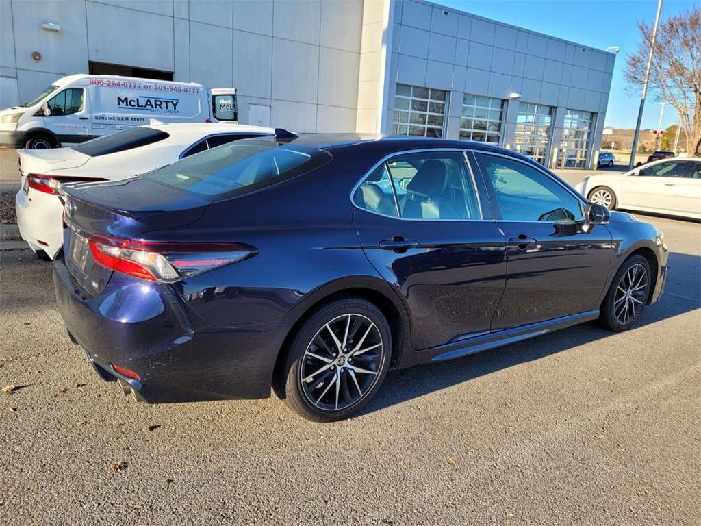 2022 Toyota Camry SE photo 3