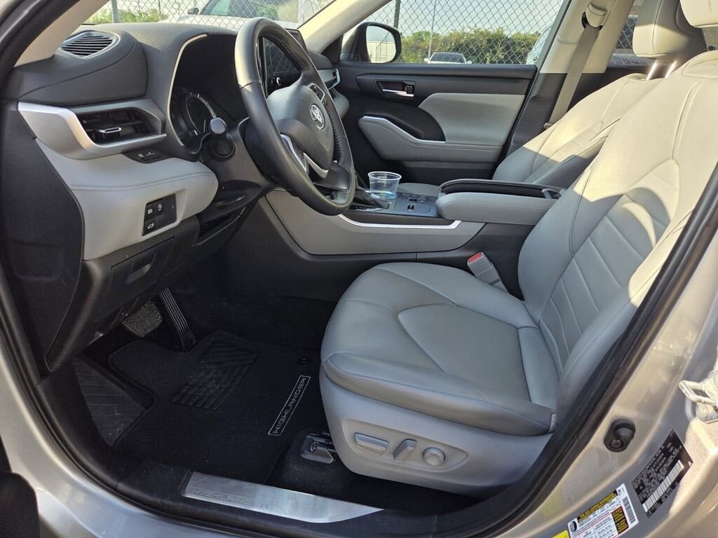 Used 2024 Toyota Highlander LE SUV