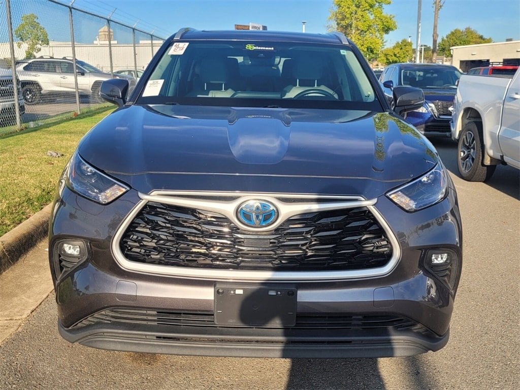 2022 Toyota Highlander Hybrid XLE photo 2