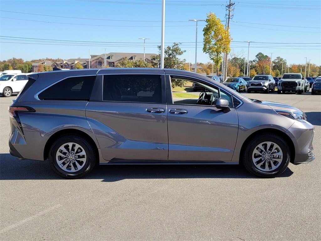 Used 2024 Toyota Sienna LE 8 Passenger Van Passenger Van
