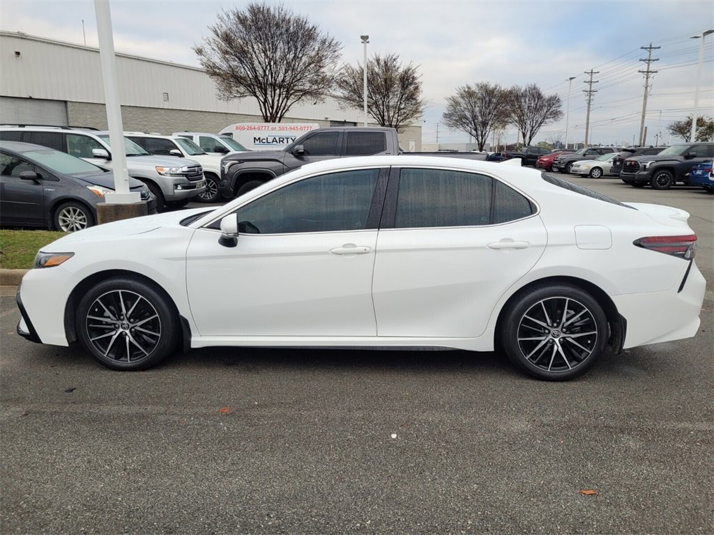 2024 Toyota Camry SE photo 3