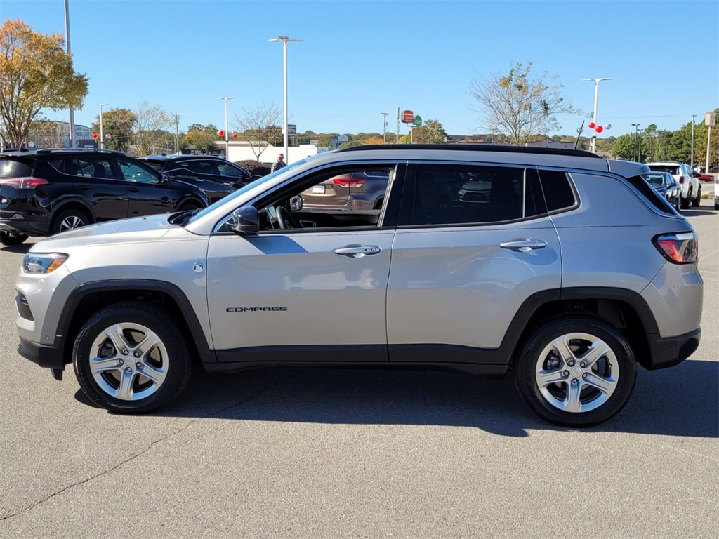 2023 Jeep Compass Latitude photo 4