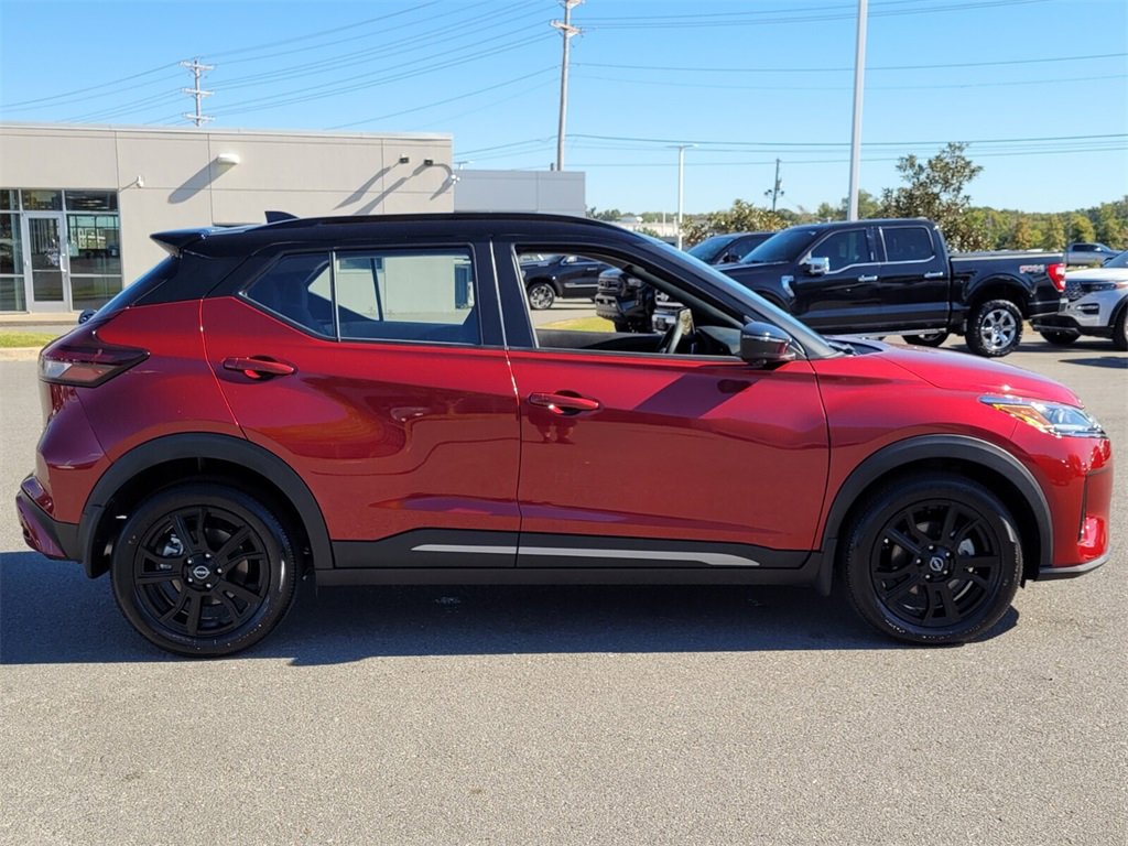2024 Nissan Kicks SR photo 2