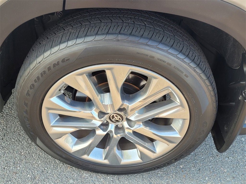 2023 Toyota Highlander Hybrid Limited photo 2